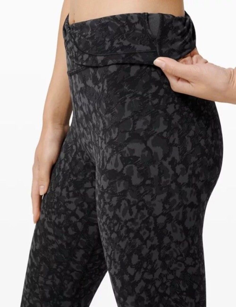 Lululemon  Align 3/4 3-Quarter Pant Wild Thing Camo Deep Coal Multi Yoga 4 -6